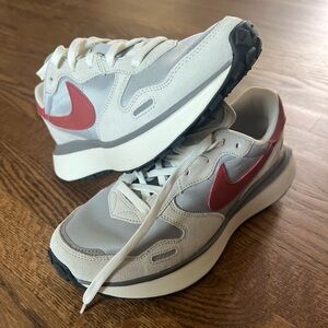 Nike women’s Phoenix Waffle